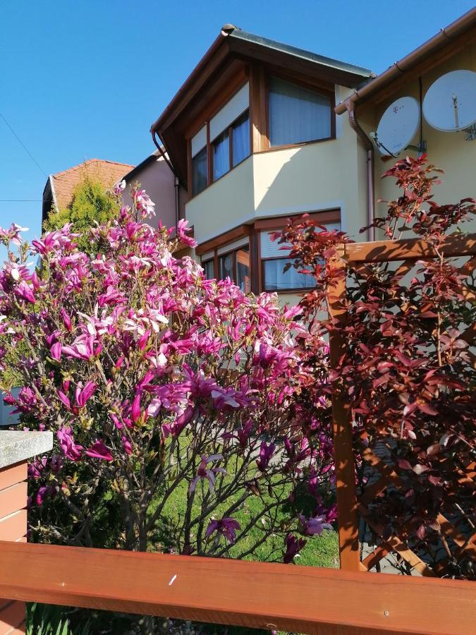Marina-Buek Apartmanhaz Eksteriør billede