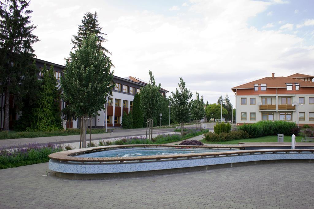 Marina-Buek Apartmanhaz Eksteriør billede